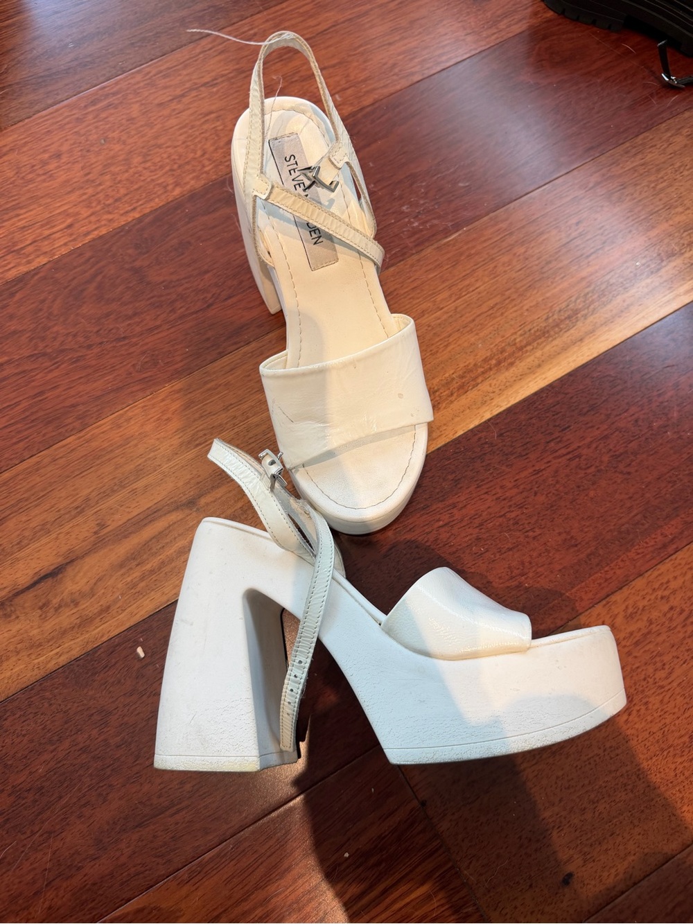 STEVE MADDEN WHITE HEELS 6